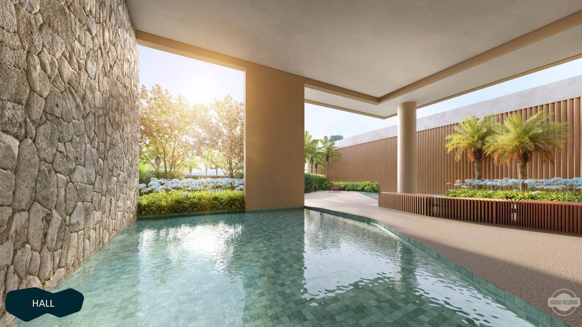 Hall de entrada com espelho d'água, parede de pedra e jardim com luz natural