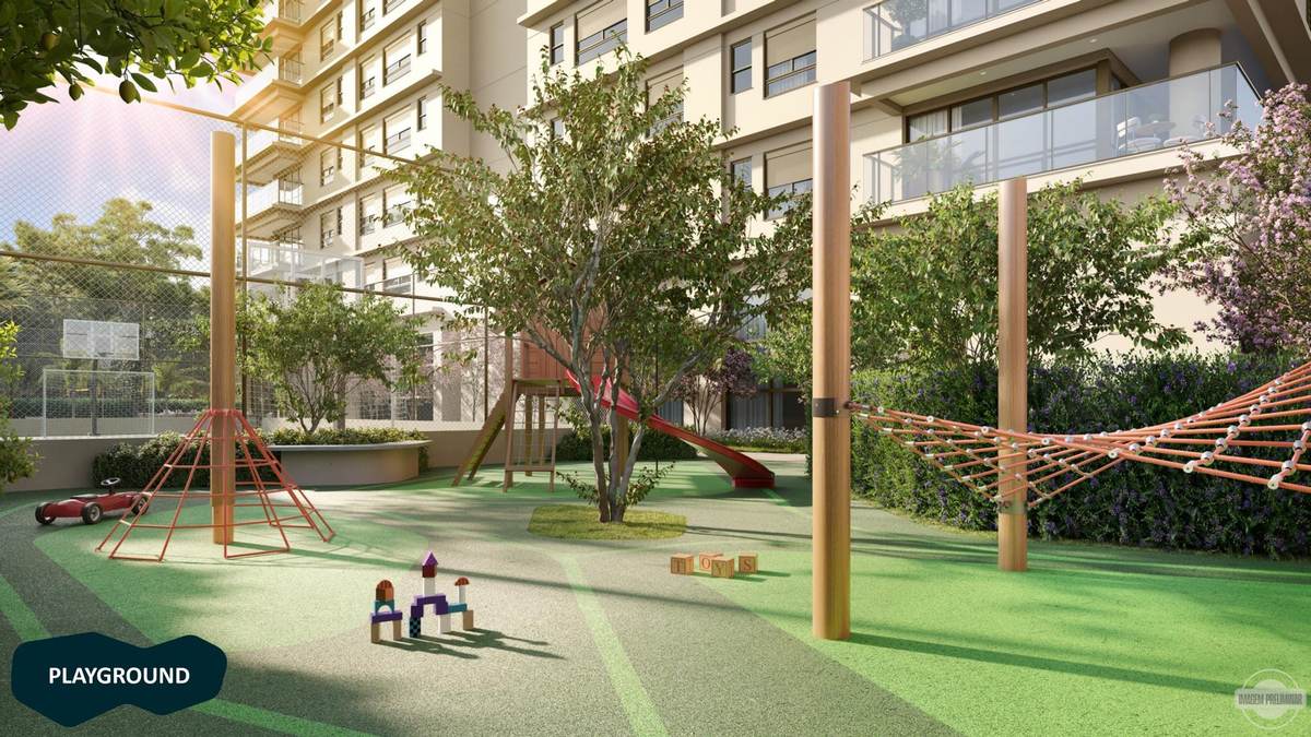 Playground ao ar livre entre árvores